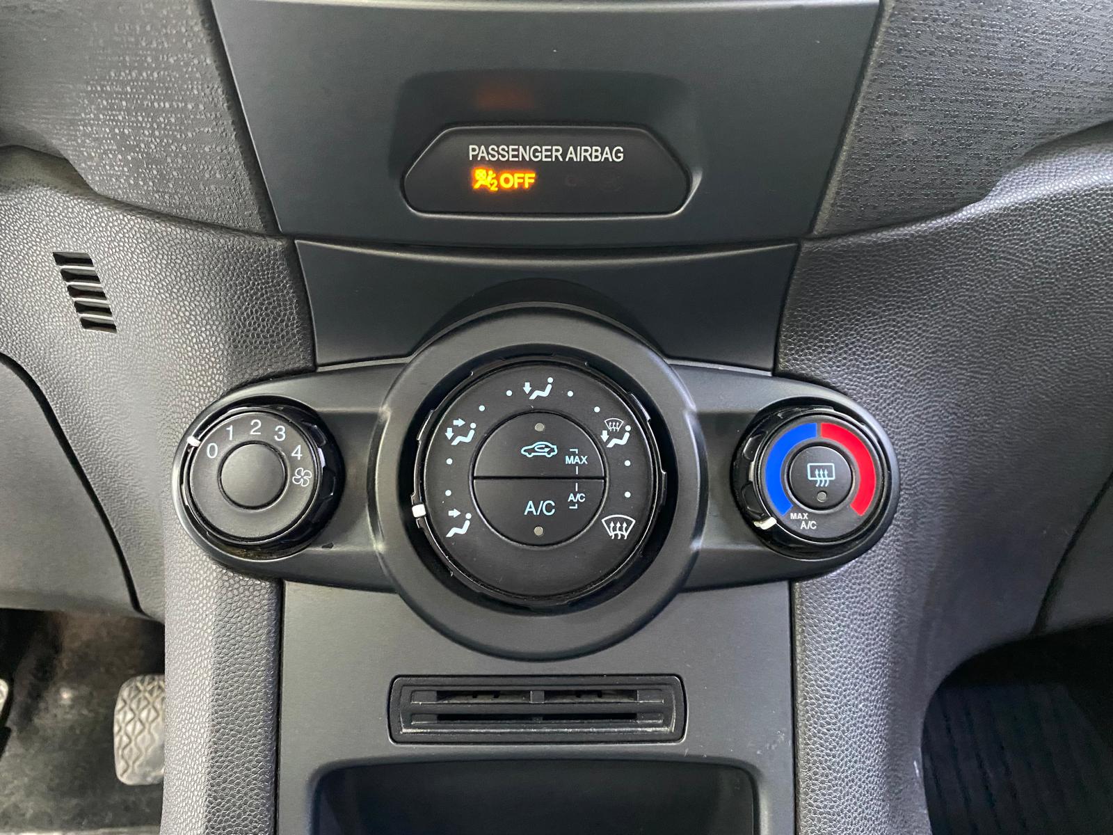 FORD FIESTA 8
